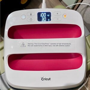 Cricut EasyPress 2 Heat Press Machine (9 in x 9 in) New/Never Used